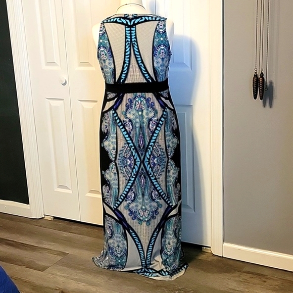 Beautiful Maxi Dress - Picture 4 of 8